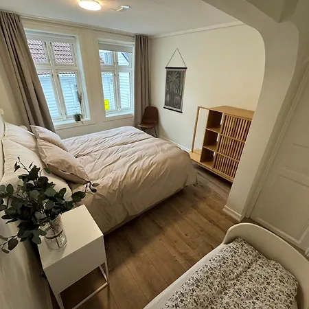 Bergenshus Rett Ved Bryggen I Appartement *