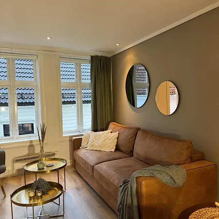 Bergenshus Rett Ved Bryggen I Appartement *