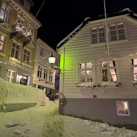 Bergenshus Rett Ved Bryggen I