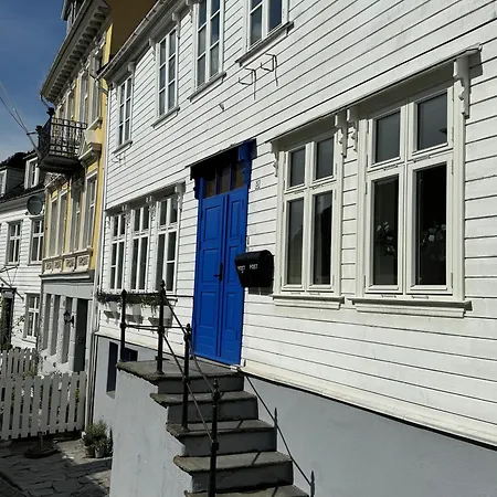 Bergenshus Rett Ved Bryggen I *