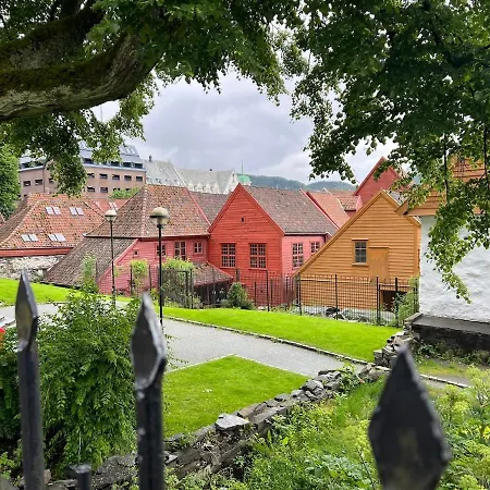 Bergenshus Rett Ved Bryggen I ベルゲン