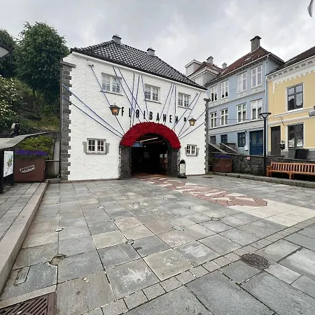 Bergenshus Rett Ved Bryggen I * Берген