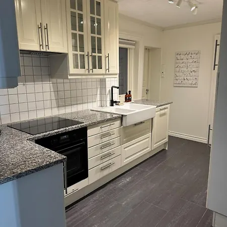 Bergenshus Rett Ved Bryggen I Берген