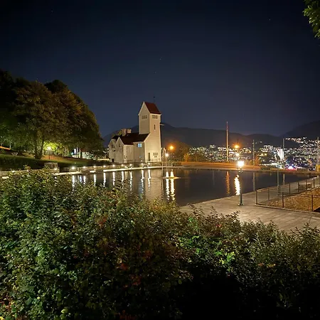 Bergenshus Rett Ved Bryggen I *