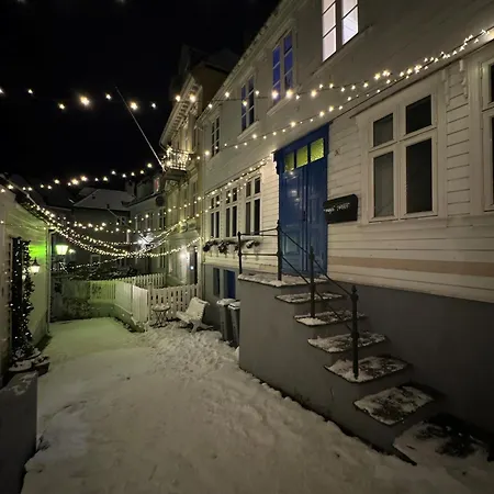 Bergenshus Rett Ved Bryggen I Bergen