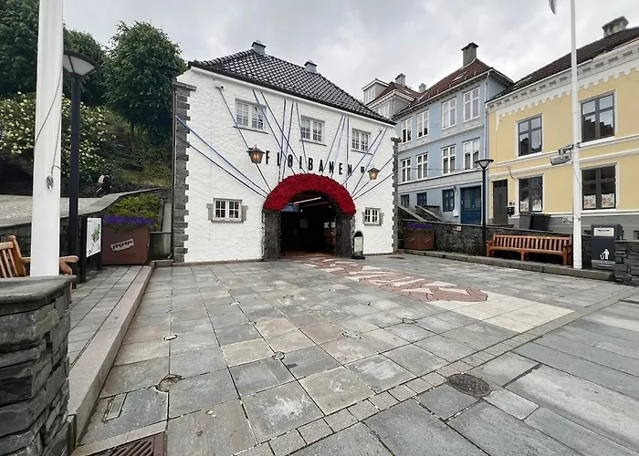 Bergenshus Rett Ved Bryggen I * Берген